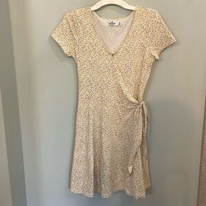 Hollister yellow floral wrap dress size xs